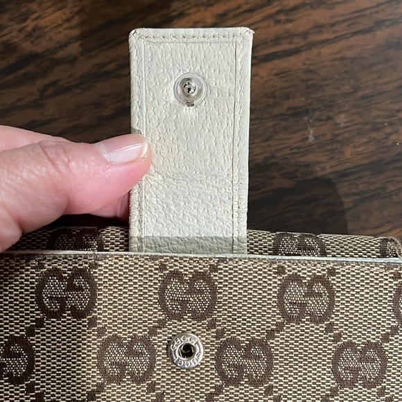 Authentic Vintage Gucci Wallet - Picture 9 of 17
